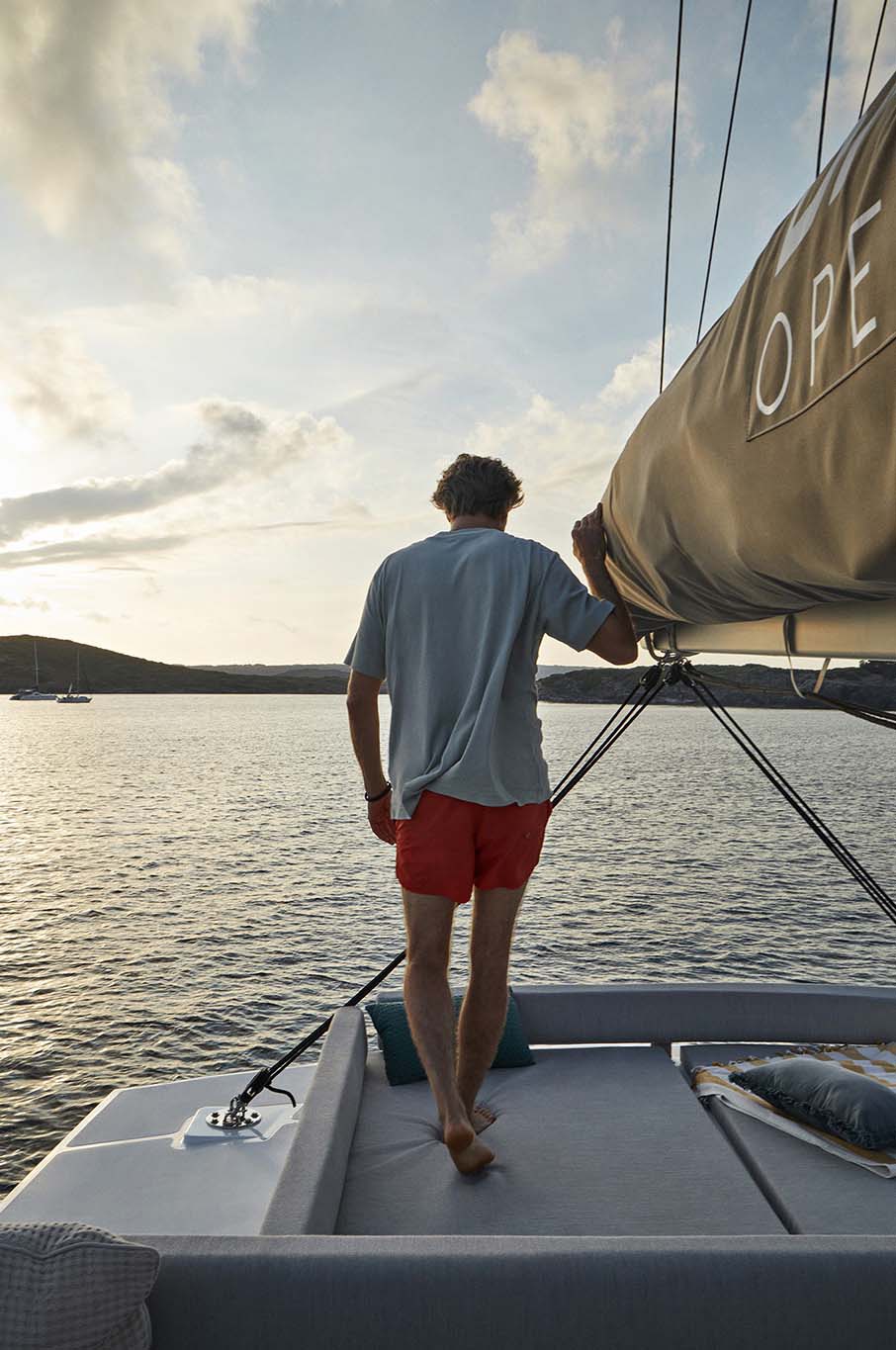 emmelia_vert_man_sail